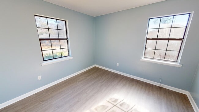 Building Photo - 125 Nann St