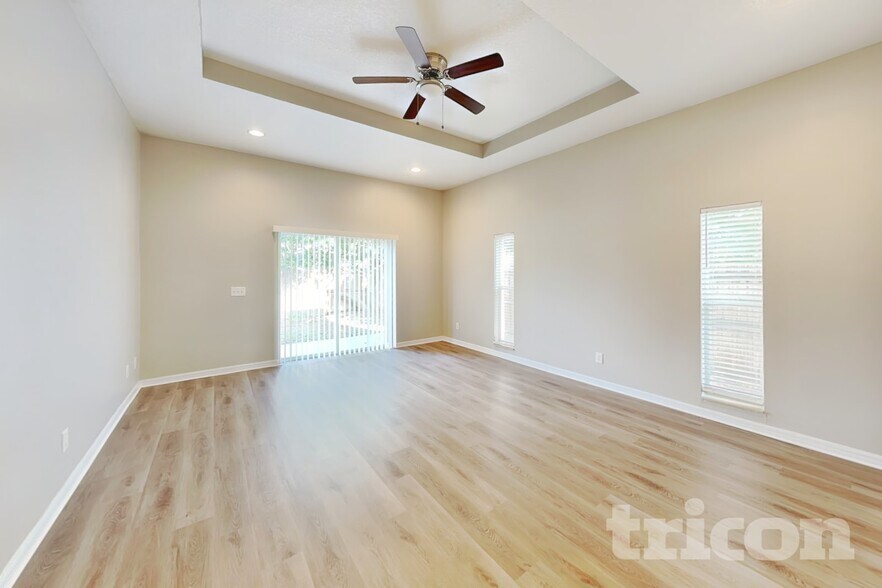 Building Photo - 13305 Silvercreek Dr