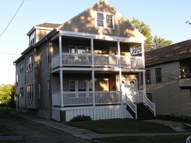 Building Photo - 425 Roosevelt Ave