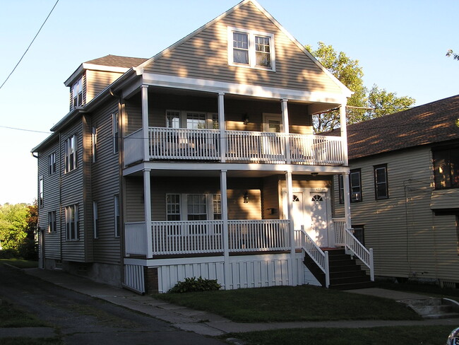 Building Photo - 425 Roosevelt Ave