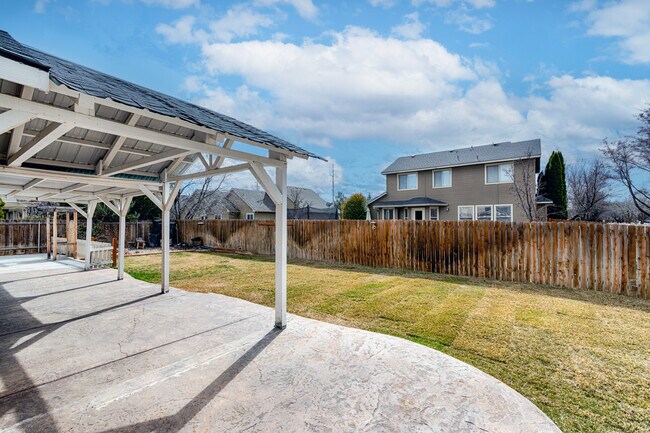 Building Photo - 2109 E Redwick Dr