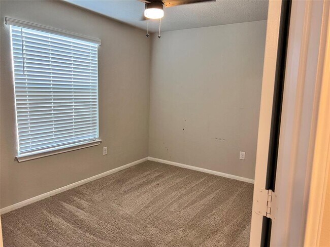 Building Photo - 10604 Tildon Ave