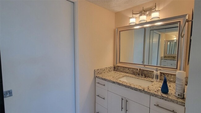 Building Photo - 901 SW 141st Ave