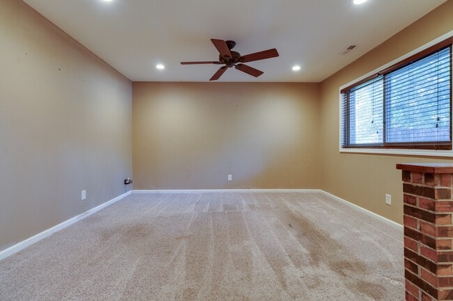 Building Photo - 2808 Ridge Ct