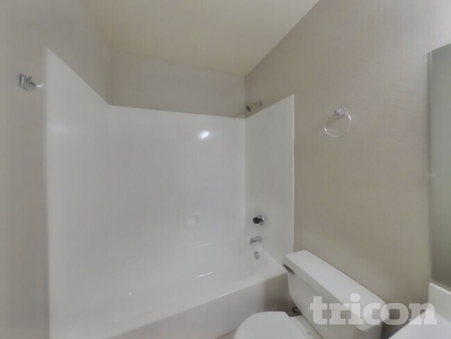 Building Photo - 6642 E Northridge St