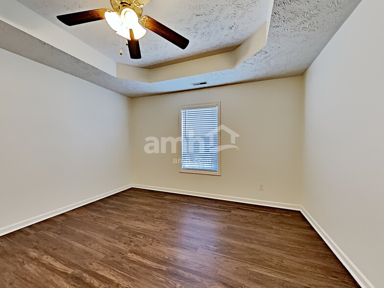 Building Photo - 3001 Mesquite Dr