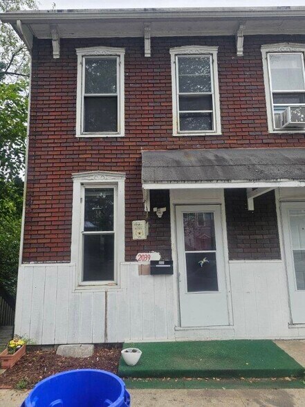 Building Photo - 2039 Kensington St