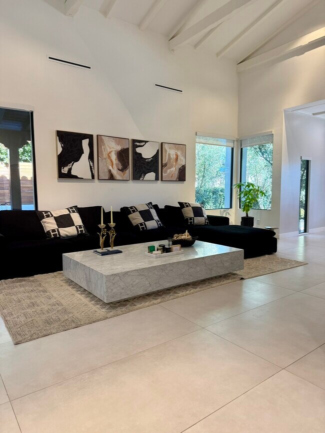 Building Photo - 201 Bedford Dr