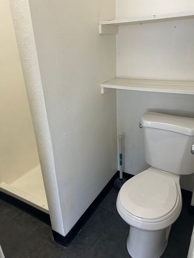 Building Photo - Charming Studio Retreat on Boise Bench!