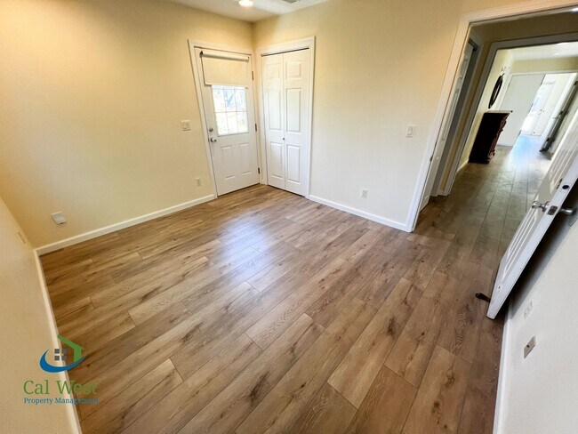 Building Photo - $5800 - Spacious 5 Beds 4 baths with large...