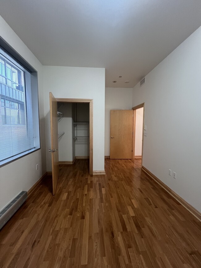 Building Photo - 545 E Wells St