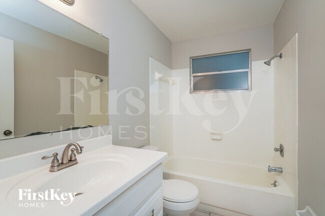 Building Photo - 1423 Caywood Cir S