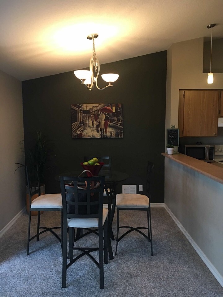 Large dining area - 1700 W Sunn Fjord Ln