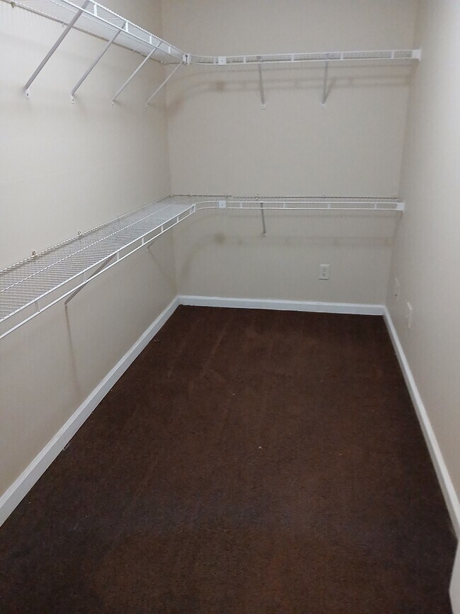 Building Photo - 321 E Mill St