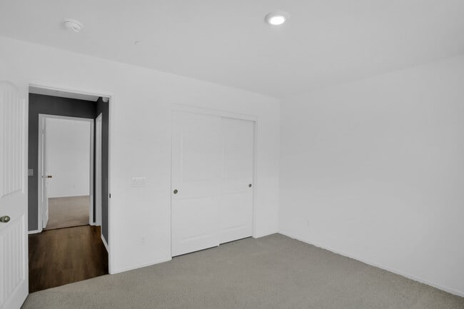 Building Photo - 260 Brittania Rd