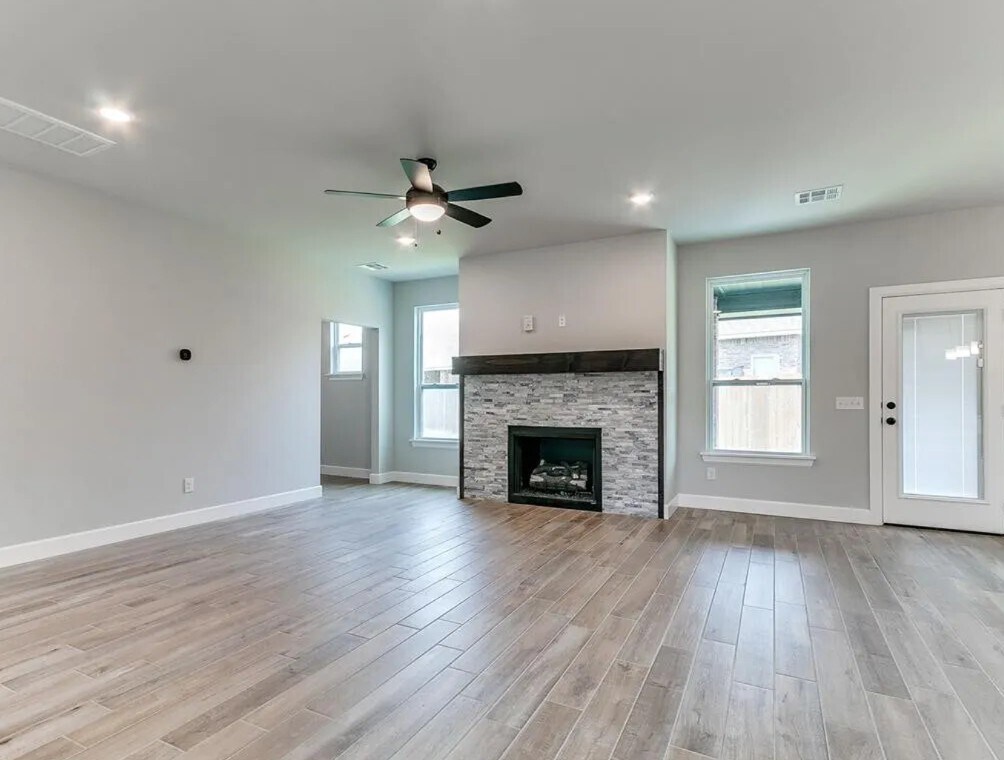 Livingroom with Office in the Corner - 1221 SW 141st St