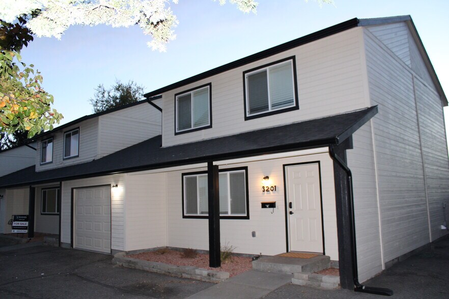 Building Photo - 3201 W Cherry Ln