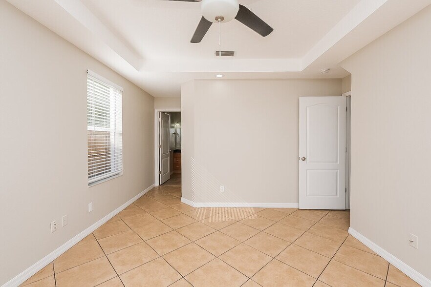 Building Photo - 914 Lake Shore Ranch Dr