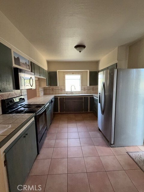 Building Photo - 5480 Live Oak Dr