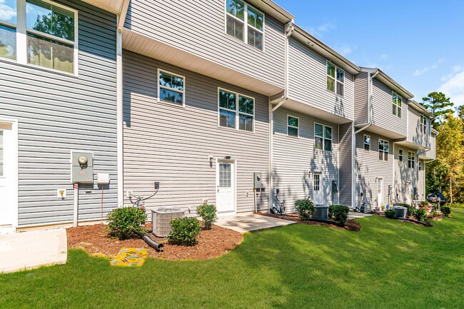 Building Photo - $500 off first month rent "Charming 3BD/2BA Home Located In Raleigh NC!!!