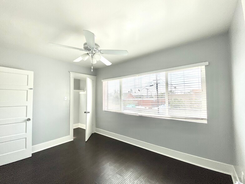 Building Photo - 1329 5th Ave