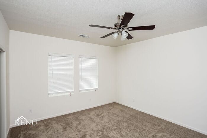 Building Photo - 530 London Dr