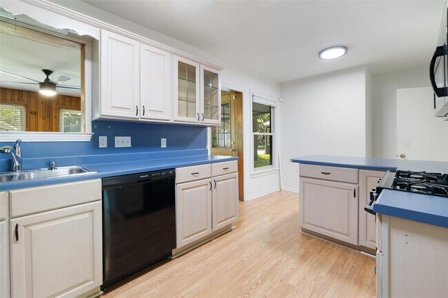 Building Photo - 1206 Larkwood Dr