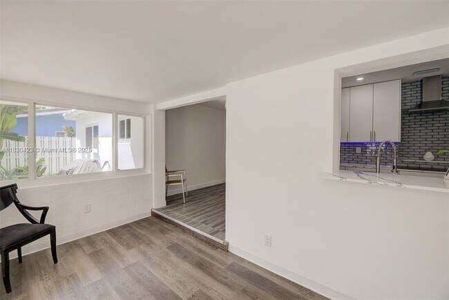 Building Photo - 638 SW 5th Ave