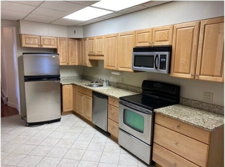 Building Photo - 354 Tappan St