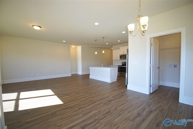 Building Photo - 104 Williams Pointe Boulevard SW
