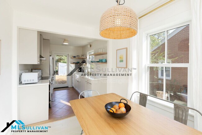 Building Photo - 1803 Hillcrest Dr