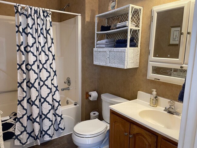 Building Photo - 175 Schools Dr