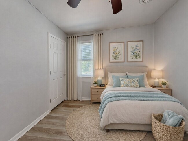 Building Photo - Beautiful 4BR 1BA Home w/  Granite Counters, Stainless Steel Appliances and Big Backyard in Grand...