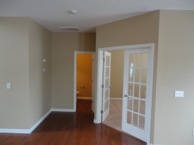 Building Photo - 1010 Golden Crest Dr