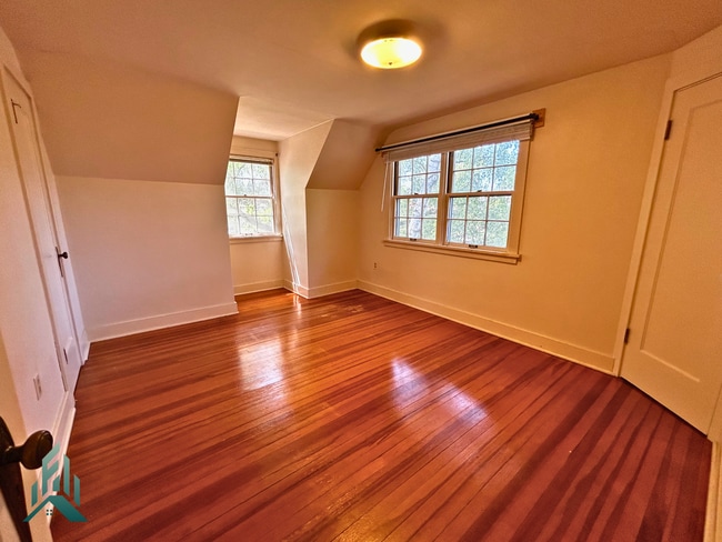 Building Photo - Charming 4 Bedroom Home with Hardwood Floors, Gas Fireplace & Large Fenced Yard