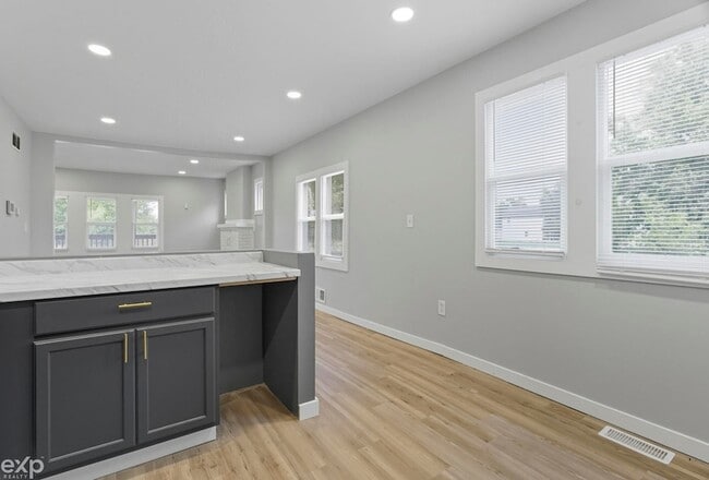 Building Photo - 13320 Jane Ave