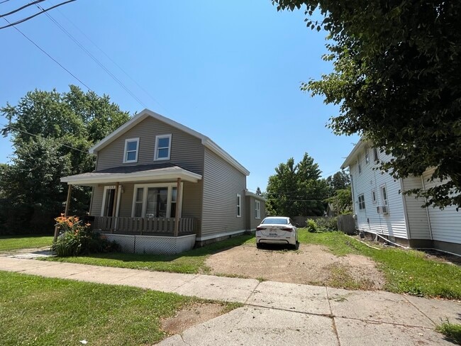 Building Photo - 714 Stuart St