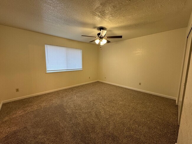 Building Photo - Large Three Bed, Two Bath Home in Stonewood Estates