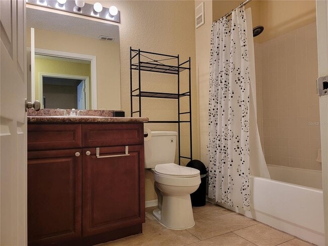 Building Photo - 3705 SW 27th St