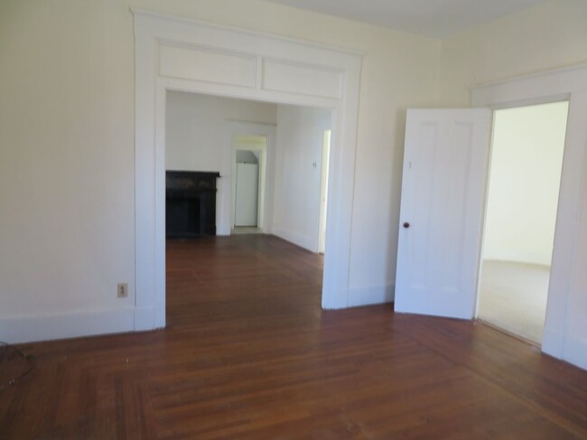 Building Photo - 92 Hillman St