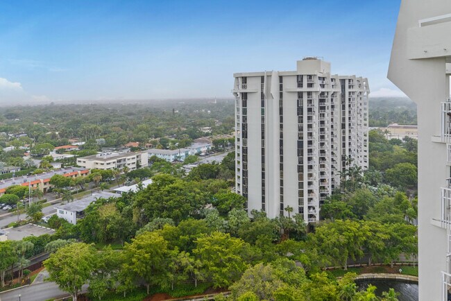 Building Photo - 1000 NE Quayside Terrace