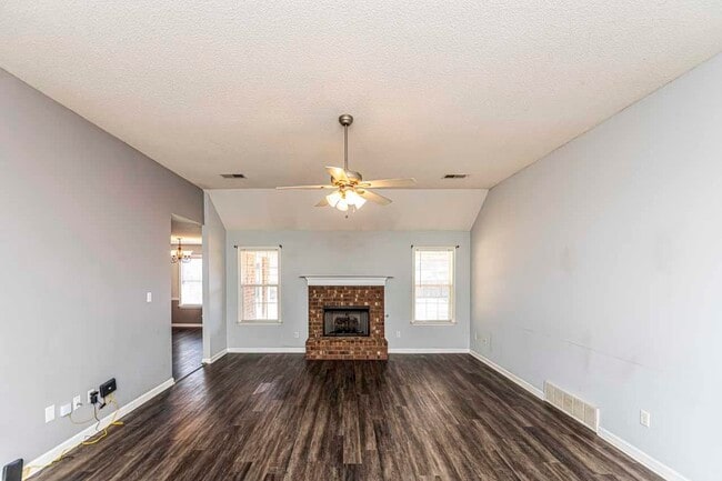 Building Photo - 443 Beverly Dr