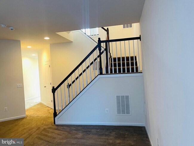 Building Photo - 24456 Hawthorn Thicket Ter