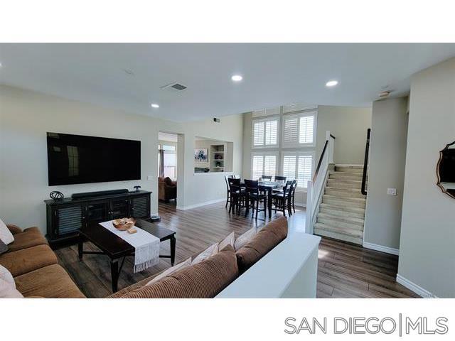 Building Photo - 2476 Fallbrook Pl