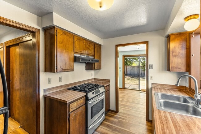 Building Photo - Ideally Located Close to It All — A Cozy Cul-de-Sac Home with Fireplace, Modern Updates & a Fence...