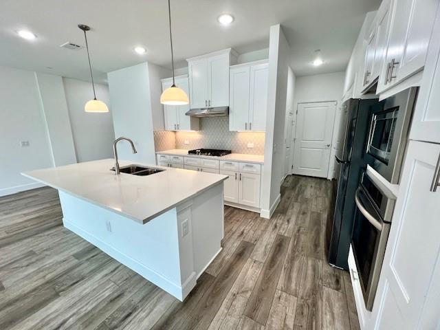 Building Photo - 5653 Woodlands Dr