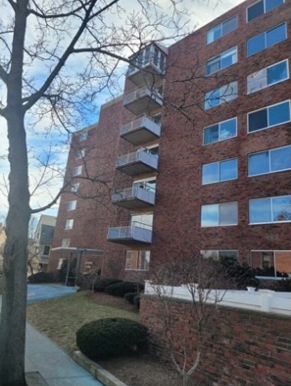 Building Photo - 14 Concord Ave