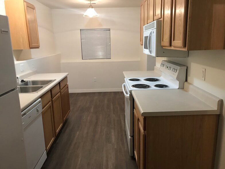 Building Photo - 4006 Cheyenne St #A