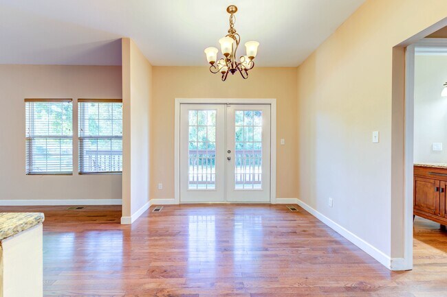 Building Photo - 1140 Collingwood Dr