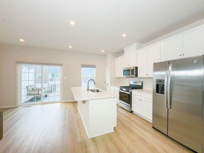 Building Photo - 72 Caswell Dr